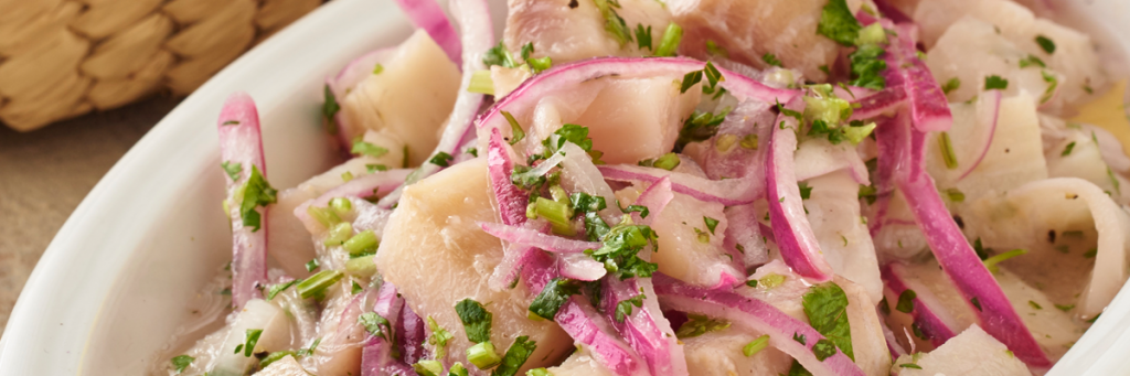 ¿Cómo preparar ceviche de pescado con papas y aderezo de habanero?