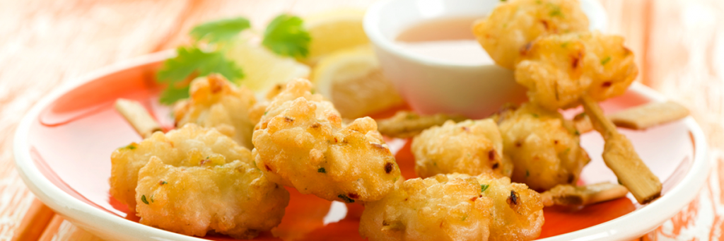 ¿Cómo preparar brochetas de filetitos de pescado tempura?
