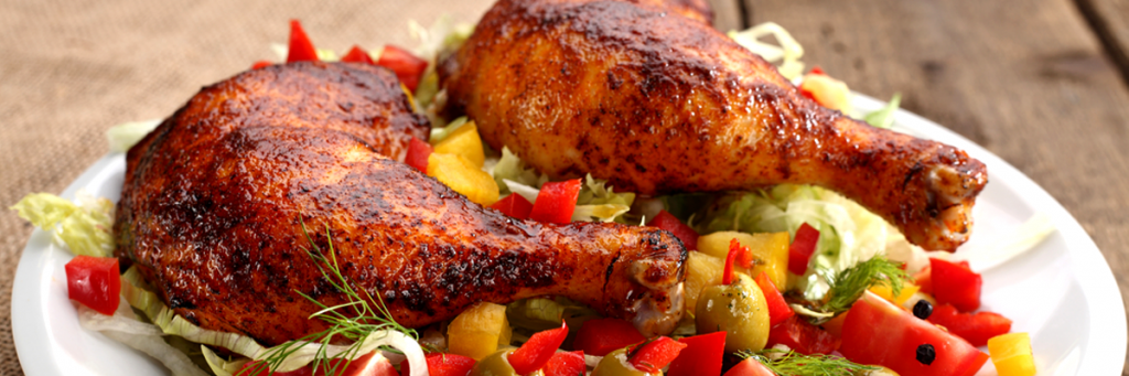 ¿Cómo preparar pollo adobado con escabeche de jitomates?