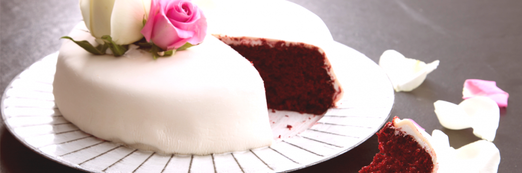 ¿Cómo preparar pastel red velvet cubierto de fondant?