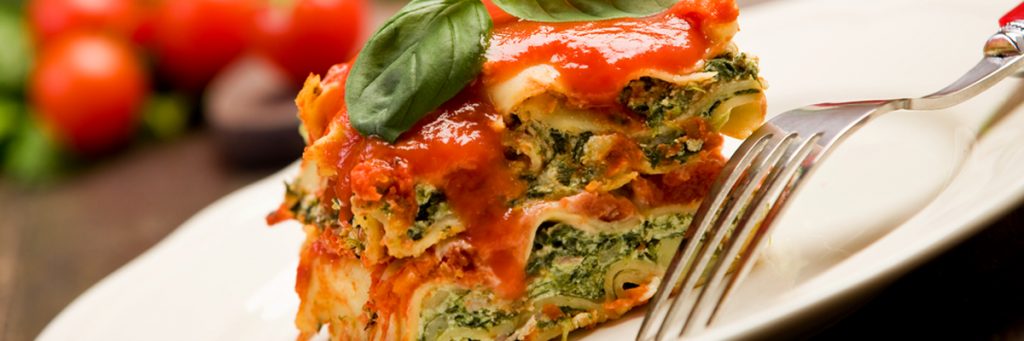¿Cómo preparar lasagna de vegetales con pesto de almendra y queso mozzarella?