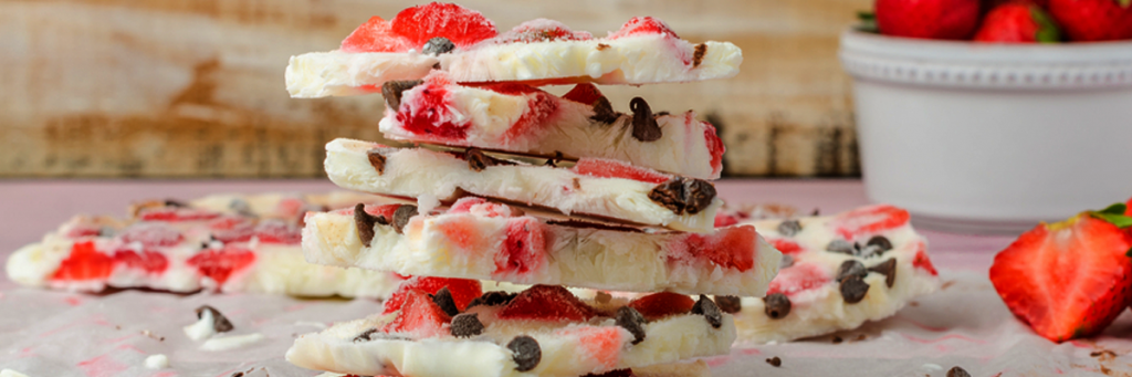 ¿Cómo preparar barks de yogurt con fresas?